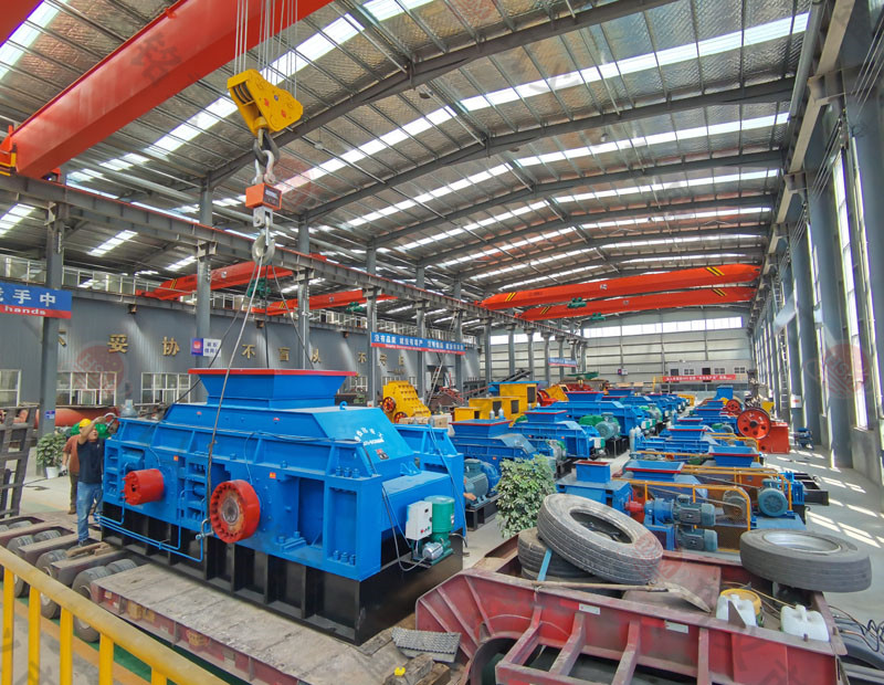  鵝卵石對(duì)輥制砂機(jī)多少錢(qián)一臺(tái)？