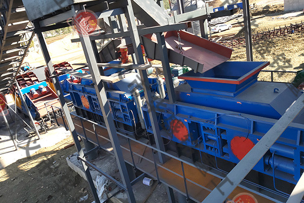 全液壓鵝卵石制砂機(jī)發(fā)貨現(xiàn)場